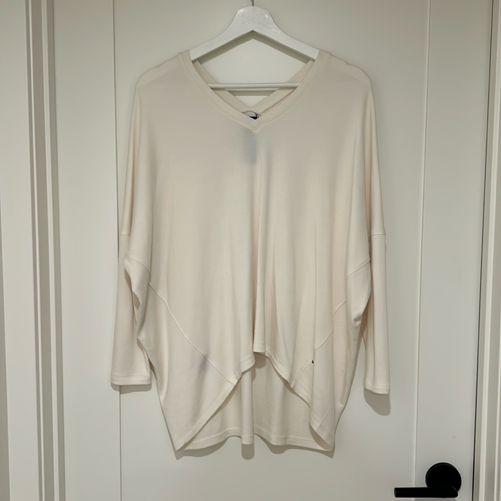 Kit and Ace White Vneck Long sleeve top